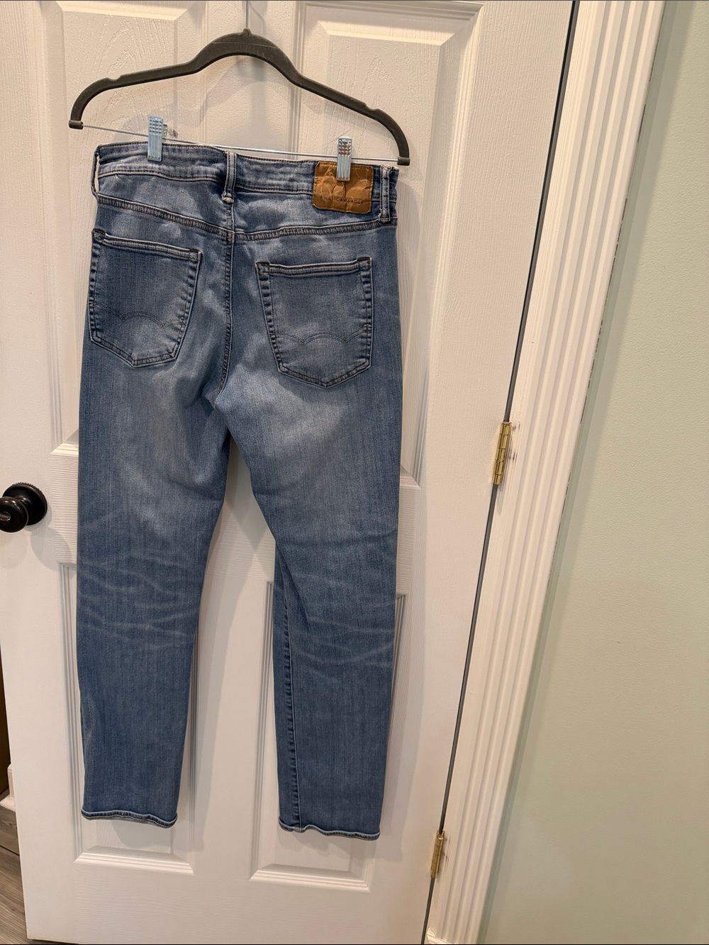 American Eagle Outfitters Light Wash Straight Jeans 33/34